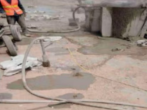 肥城水泥混凝土路面板底注浆技术 路面脱空注浆整治方案